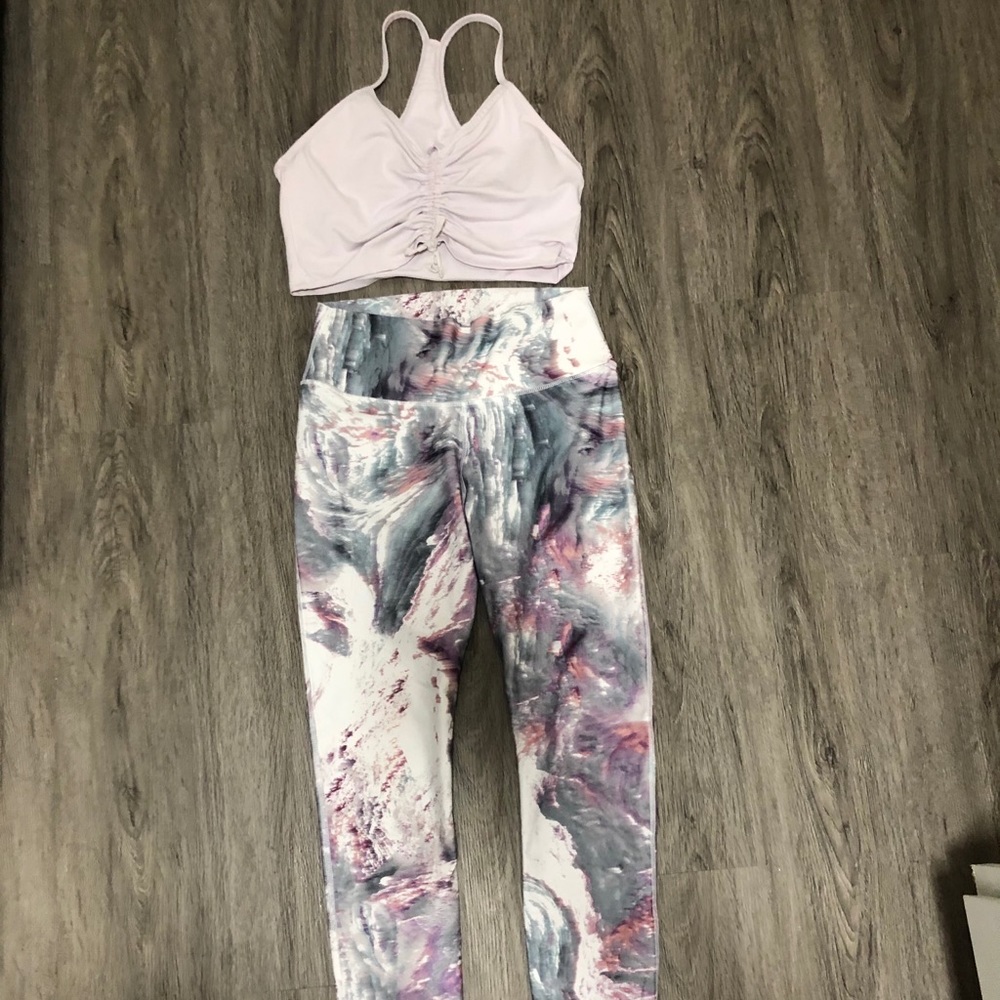 Workout set. Sports bra and leggings